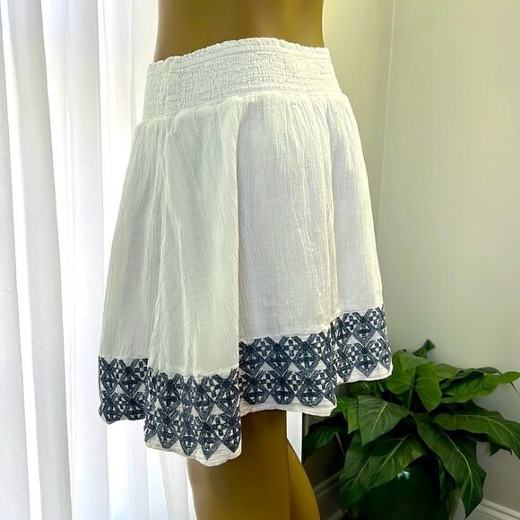 Old Navy Gauze (Lined) Skirt Medium - Picture 2 of 7